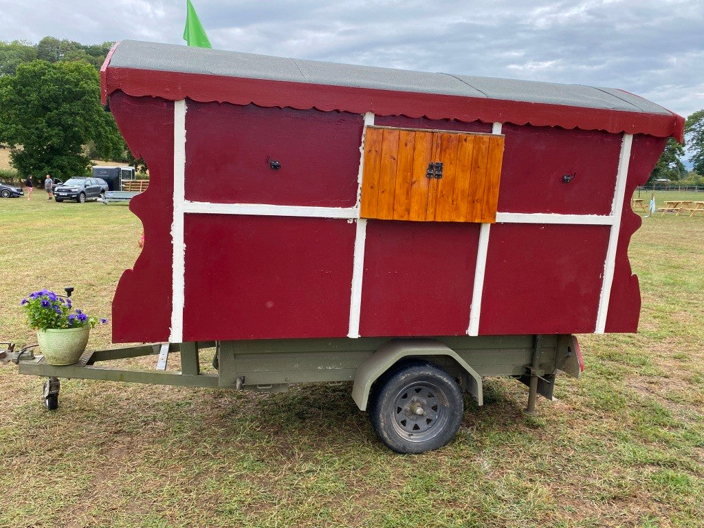 Car towable ledge style gyspy wagon