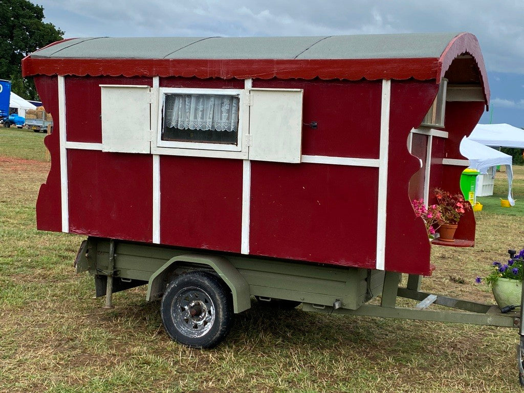 Car towable ledge style gyspy wagon